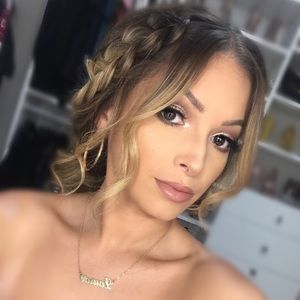 Meet your Posher, Laura